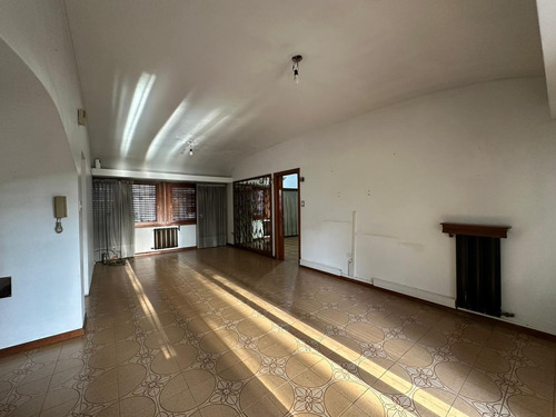 Chalet En San Miguel Ctro. Uso Profesional