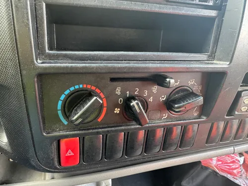 Hino 300 Dutro Refrigeración Nqr Npr 11500 Peso Báscula