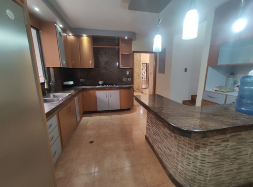 Imagen 7 de 22 de Casa / Townhouse En Barrio Sucre, Maracay 04121994409