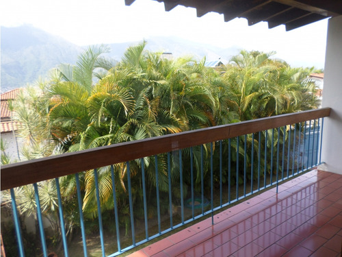 Casa En Venta En Lomas Del Mirador Caracas