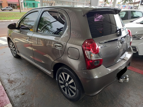 Imagem 14 de 15 de Etios Hatch Xls 1.5, Automatico, 2018/2019, Cinza