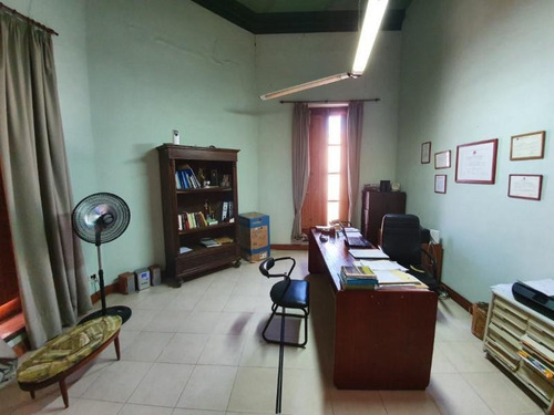 Casa Colonial En Esquina, En Excelente Estado Y Ubicación Inmejorable