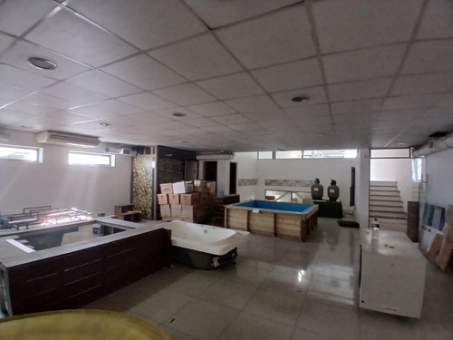 Excelente Local Comercial Para Automotriz En Arriendo