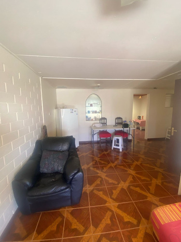 Casa Con Estacionamiento En Cauquenes, Maule