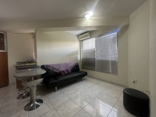 Tibisay Rojas Vende Apartamento En Urbanizaciòn El Parral   Cod. 220016