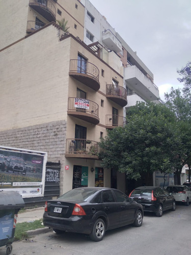 Nueva Cordoba Amplio Monoambiente Con Patio A Metros De Pocito Sobre Peredo Casi Esq Velez Sarfied