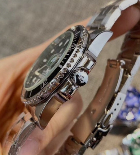 Relógio Masculino Pulseira Prata Fundo Preto - Importado