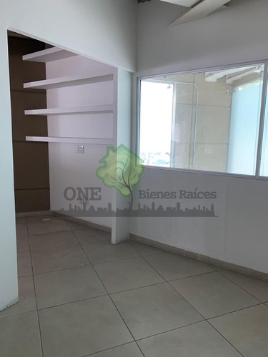 Oficina En Renta En Arboledas, Sobre Calz. De Los Jinetes