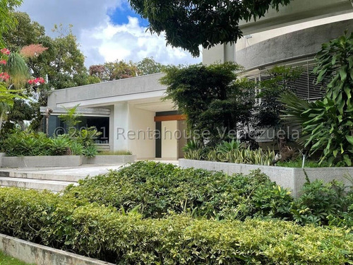 Hermosa Casa De Arquitectura Y Acabados De Lujos ,en Venta Ubicada En Los Chorros 24-4385