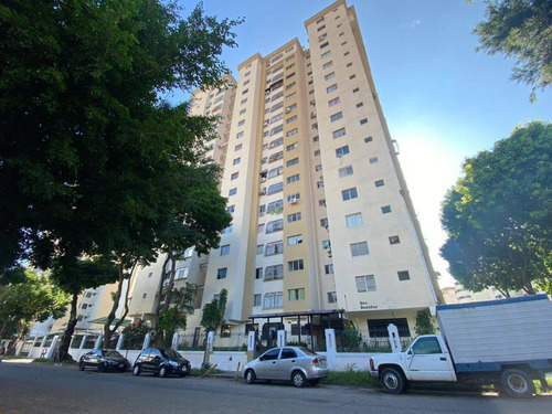 Frances Mijares Vende Apartamento En Residencias Benidor, Urb. Prebo Cod 230005