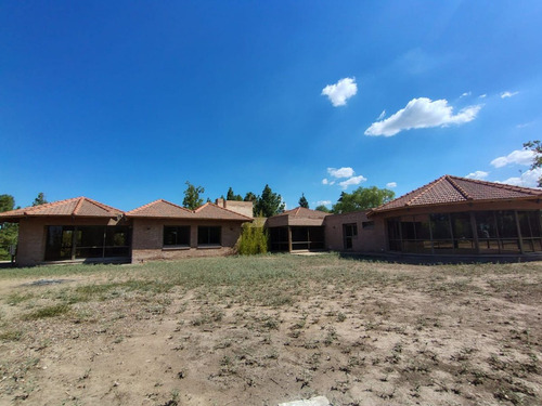 Se Vende Casa En Barrio La Colina,chacras De Coria