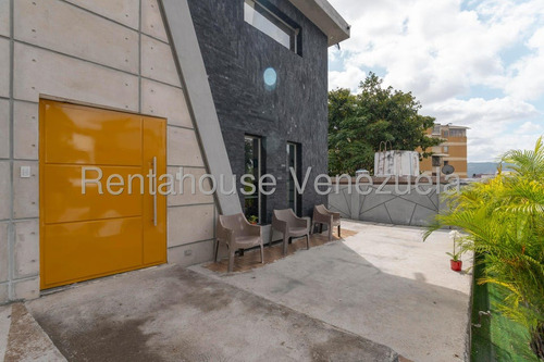 Casa Para Remodelar De Multiples Niveles En Venta Ubicada En Chaguaramos 25-17638