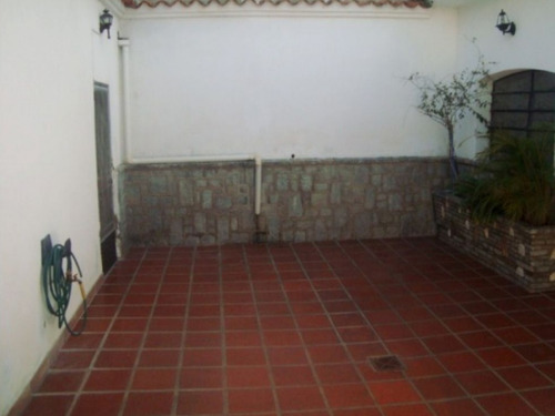 Tu Próximo Hogar Te Espera En Santa Mónica! Descubre Esta Espaciosa Casa De 500 M² Donde La Comodidad Y La Amplitud Se Fusionan. Ideal Para Crear Momentos Inolvidables. (cliente Directo) Fed