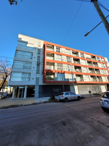Cantisano Propiedades Alquila Departamento 1 Dormitorio Con Cochera, En 30 Y 41!