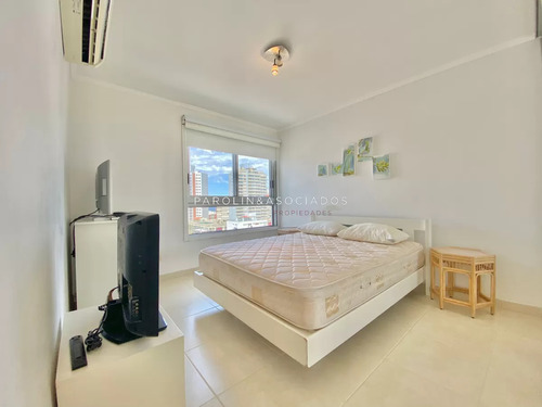Apartamento En Alquiler De Tres Dormitorios, Punta Del Este