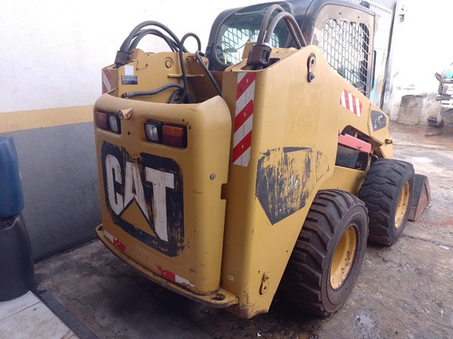 Imagem 4 de 6 de Minicarregadeira Caterpillar 242 C