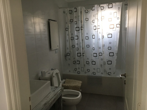 Casa Muy Luminosa, Amplios Placards En Dormitorios, Jardin Con Árboles