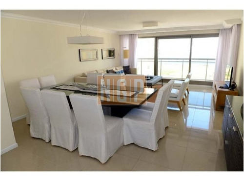 Apartamento En Brava, 3 Dormitorios -ref:15996