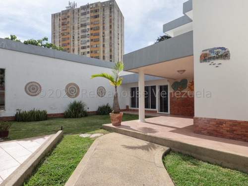 Casa En Venta En Club Hípico Las Trinitarias Barquisimeto Lara Rc