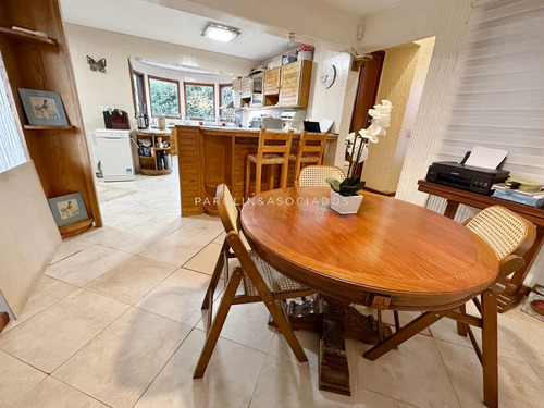 Excelente Casa En Venta De 5 Dormitorios En Lugano, Punta Del Este.