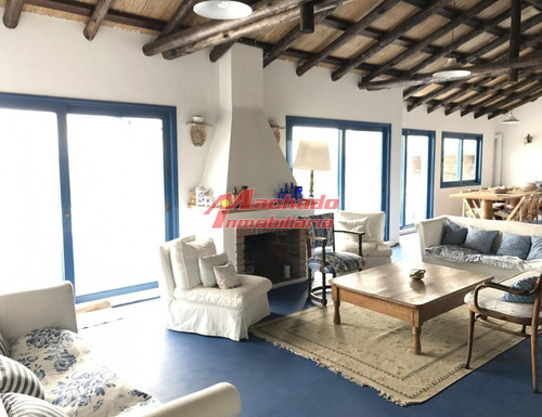 Casa A Pasos Del Puerto De Punta Del Este - 6 Dormitorios - Oportunidad- Ref: 5704