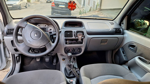 Renault Clio Sedan 1.0 16v Expression Hi-flex 4p