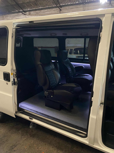 Imagen 5 de 19 de Peugeot Boxer 2008 2.8 330m Combi Hdi Conf Larga