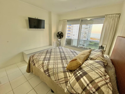 Venta De Apartamento De 1 Dormitorio En Brava En Edificio Torre Marina Punta Del Este