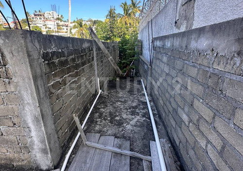 Terreno Con Construcción En Fracc. Las Playas, Acapulco