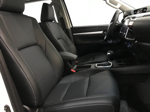 Imagen 13 de 22 de Toyota Hilux 2.8 Srx Srv Dx Sr 4x2 4x4 At Mt Amarok V6