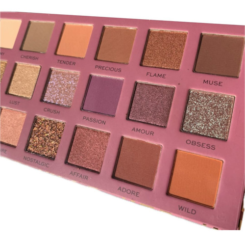 Paleta De Sombra De Ojos Metálicos Y Nude Revolution