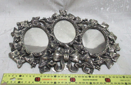 Portarretrato Triple Sólido Bronce Plateado Rococco (15457) Plateado Rococco - Hojas De Vid Con Uvas Y Gran Moño (Usado)