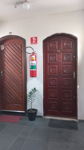 Apartamento 2 Dormitório 1 Banheiro , Área De Serviço .