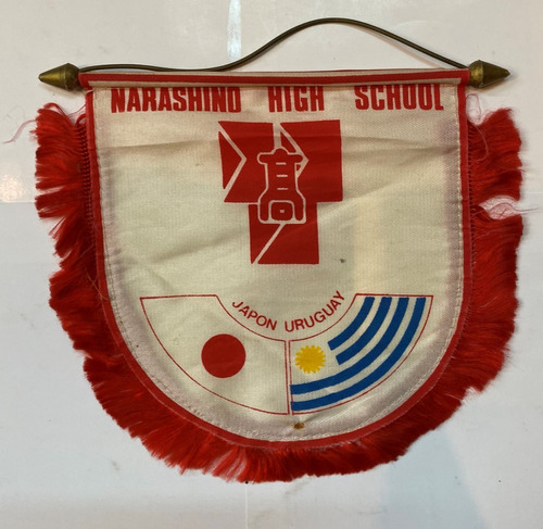 Banderín Narashino High Scholl Japón Uruguay, Ez4c