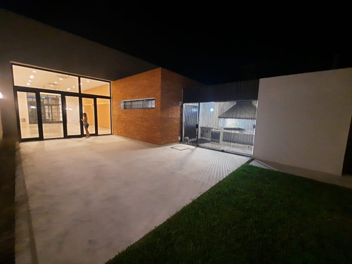 Imagen 28 de 30 de Local En La Plata - 137 E/ 47 Y 49 - Dacal Bienes Raices