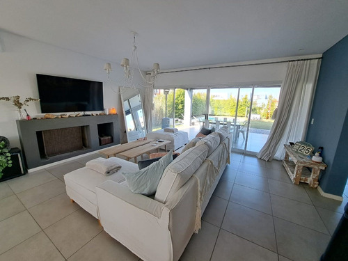 Imagen 7 de 30 de Venta Casa Lote Interno Tipas Nordelta Pileta
