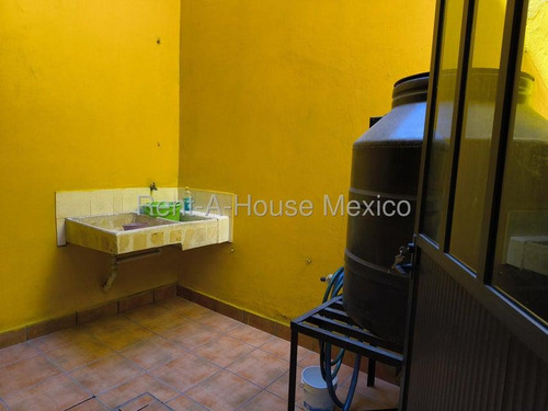Casa En Renta En Villas De Guadalupe Xalostoc, Ecatepec De Morelos Jl 25-2937.