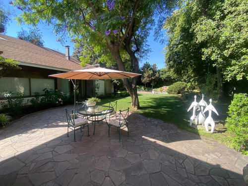 Casa En Venta De 5 Dorm. En Vitacura