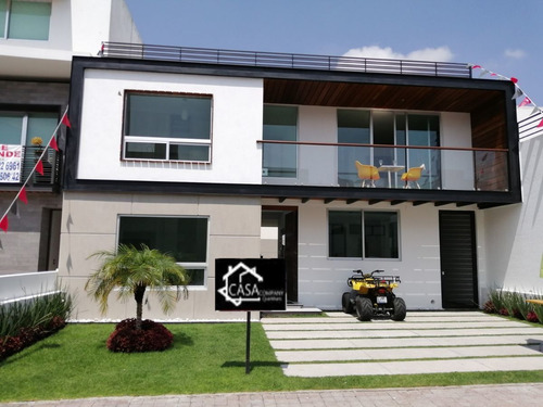 Se Vende Hermosa Casa En El Refugio, Estudio, Jardín, 3 Recamaras, Equipada..