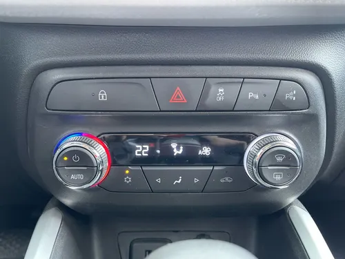Chevrolet Onix 1.0T Premier Hatch At