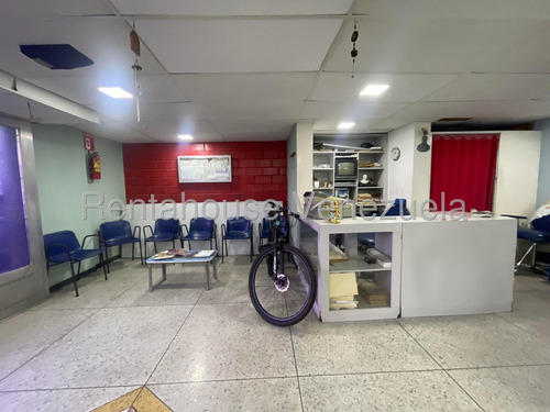 Oportunidad Galpón Con Locales Y Terreno En Venta En El Centro De Maracay Listo Para Comenzar A Operar En Su Negocio Nela 25-14082