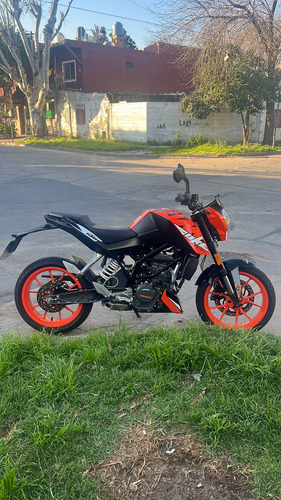 Vendo Duke 200 Con Menos De 5mil Km Soi Titular Al Día