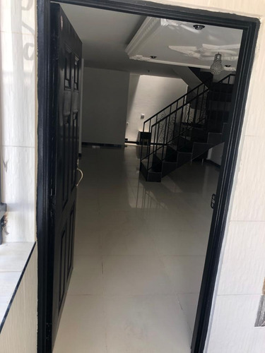 Imagen 3 de 14 de Vendo Casa Alameda Del Río De Tres Pisos Cali Mr