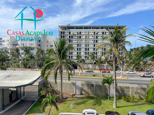 Cad Aura A 006. Balcón Con Vista Parcial Al Mar. En Edificio Con Club De Playa