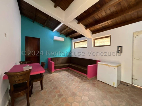 Casa De Campo En Venta En Sector Ojo De Agua El Castaño Remodelada Con Planta Electrica Piscina Y Sistema De Seguridad Kg:25-2941