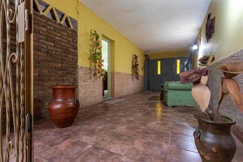 Imagen 13 de 30 de Casa En Venta · 3 Dormitorios · Patio · 2 Cocheras