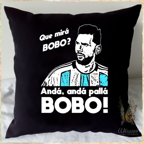 Imagen 2 de 5 de Almohadón Messi Que Mirá Bobo Estampa Vinilo 40x40 Argentina
