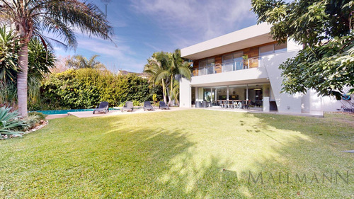 Venta Casa 3 Dormitorios En La Lomada