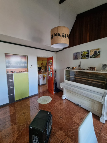 Se Vende Casa Con 2 Cabañas Ubicada En Sector Miraflores