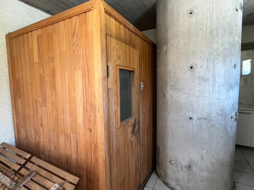 Remodelado 4 Dormitorios + 3 Baños + Servicios!